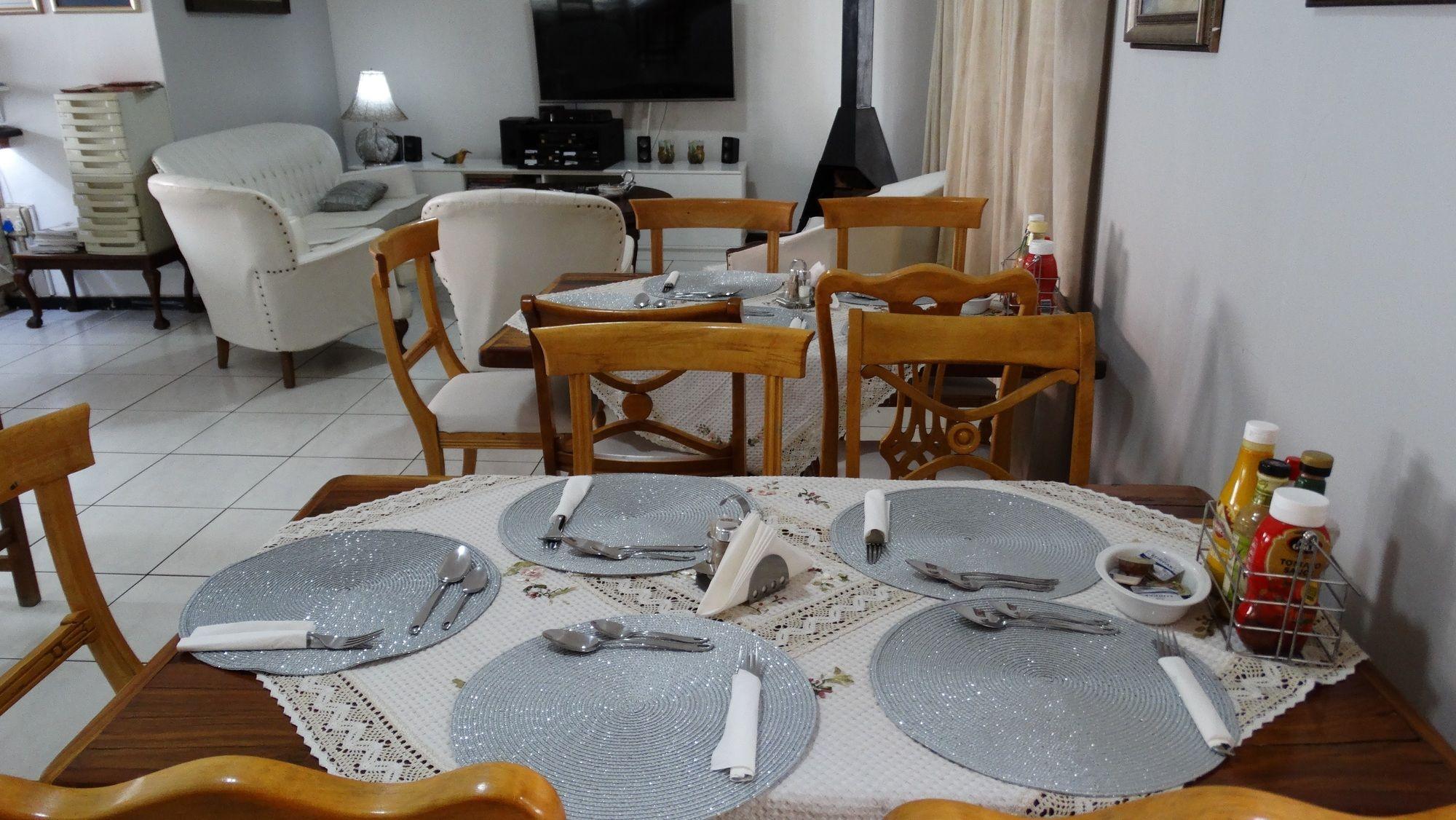 Sleepers Villa Guesthouse Polokwane Ngoại thất bức ảnh